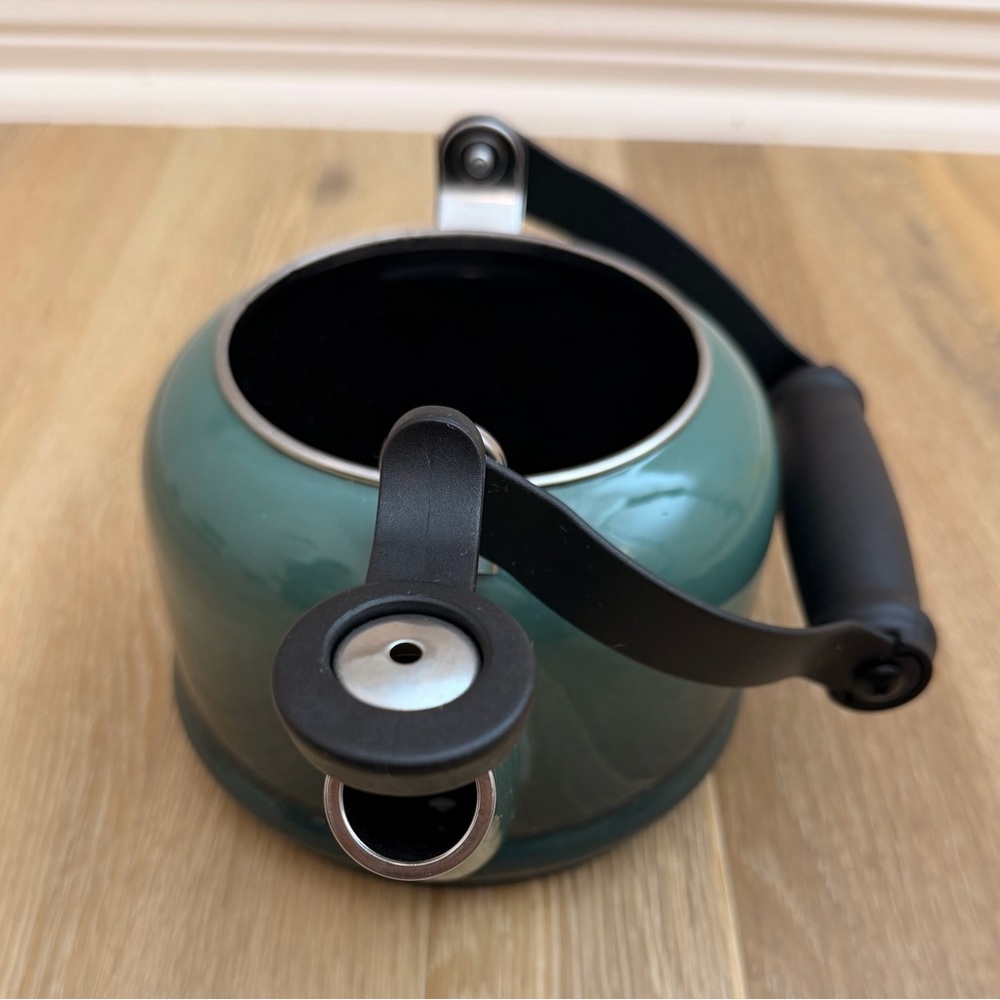 Le Creuset 1.25 Quart Demi Kettle in Artichaut - Picture 6 of 7